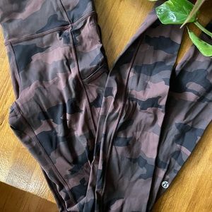 LULULEMON 28" BROWN CAMO FAST AND FREE
